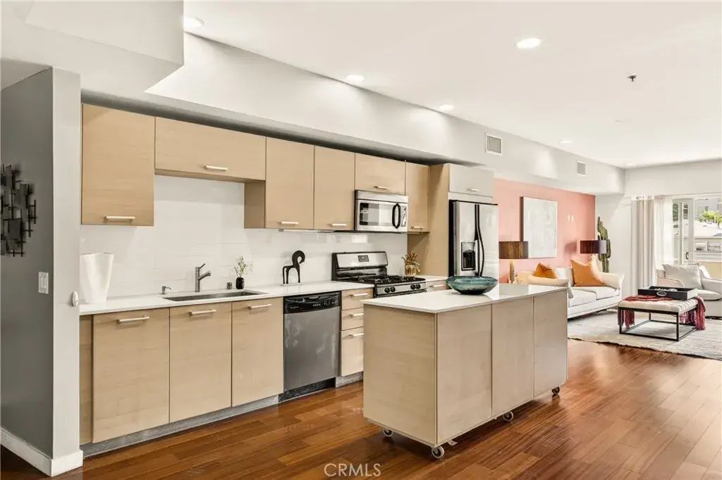5016 Bakman 205, North Hollywood