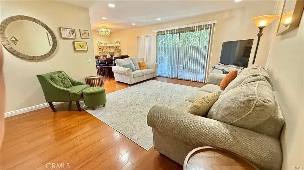 18350 Hatteras 176, Tarzana
