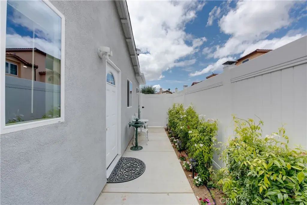 7321 Kelvin, Winnetka