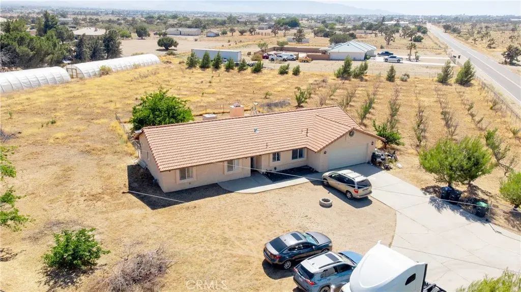 9995 Smoke Tree, Hesperia
