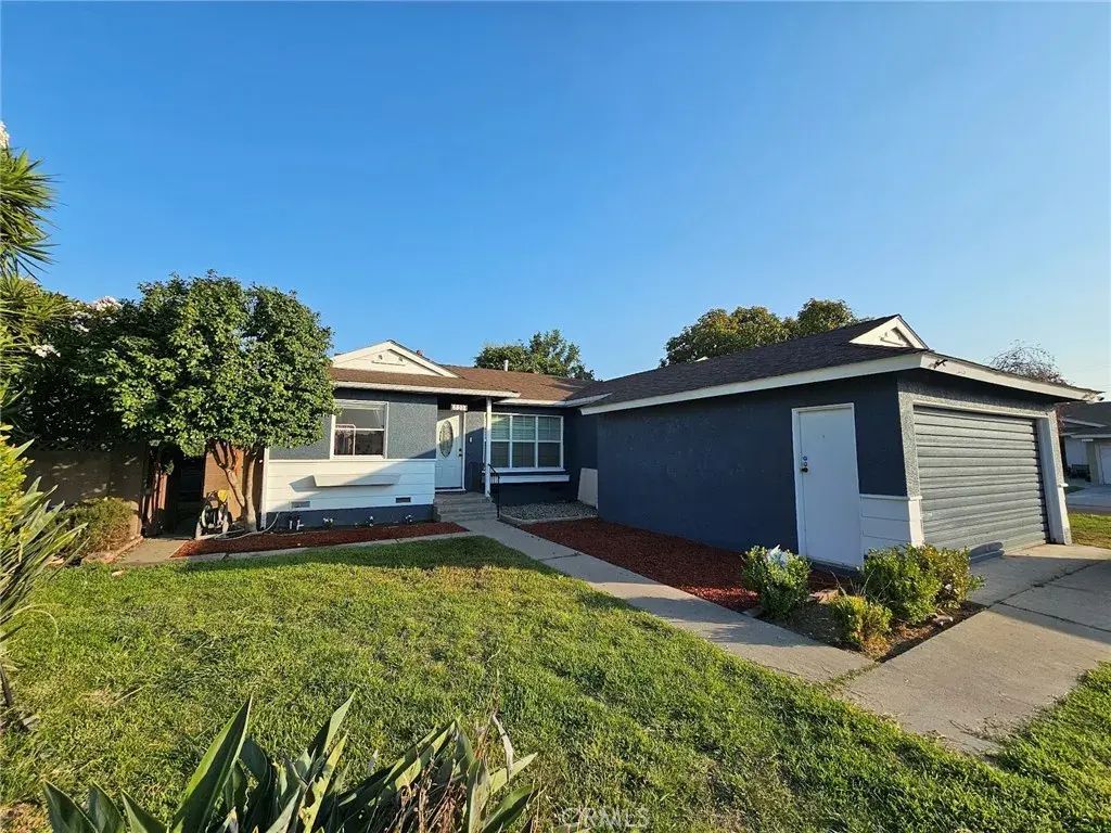 6502 Dos Rios Road, Downey
