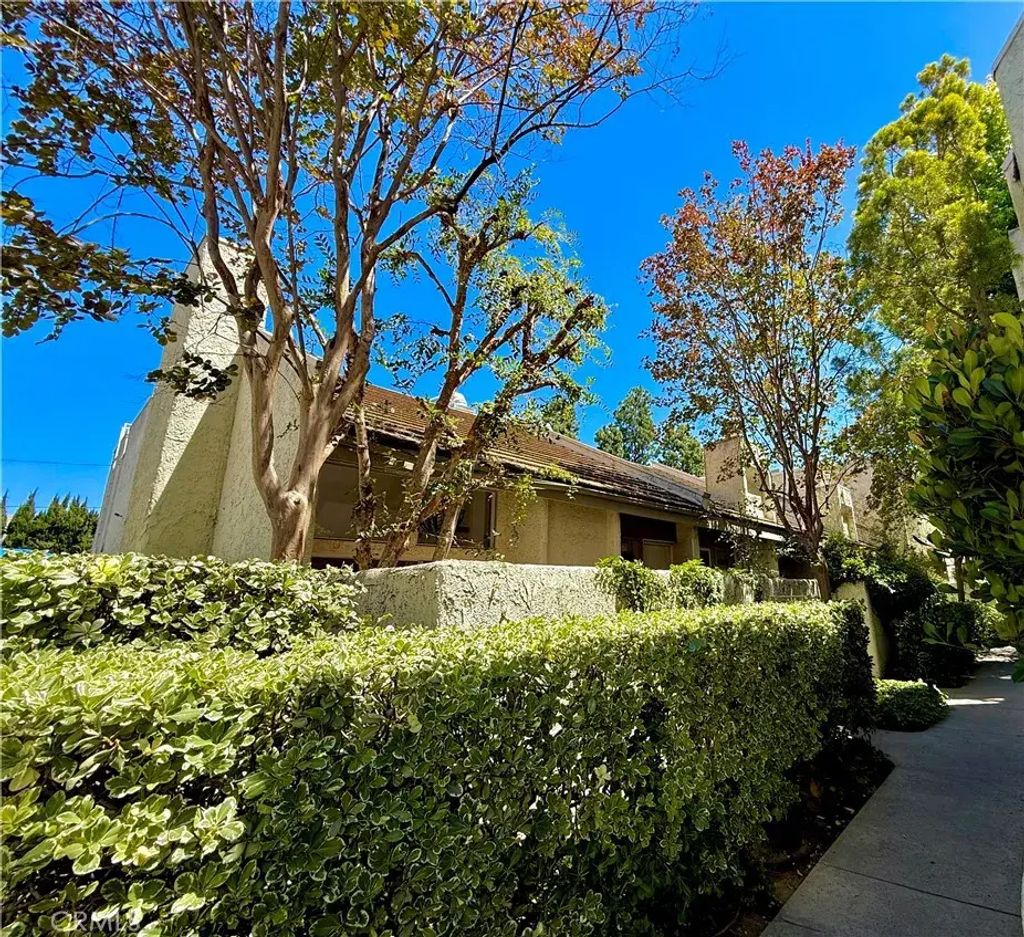 11738 Moorpark Street A, Studio City