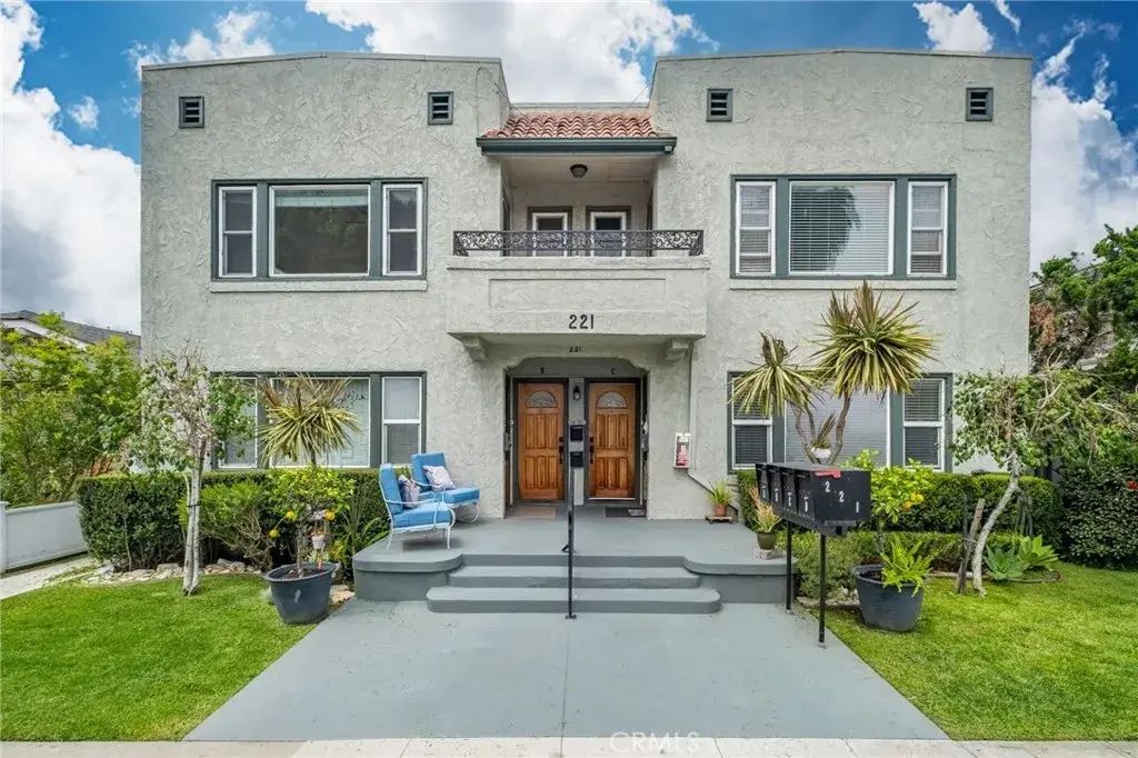 221 Belmont, Long Beach