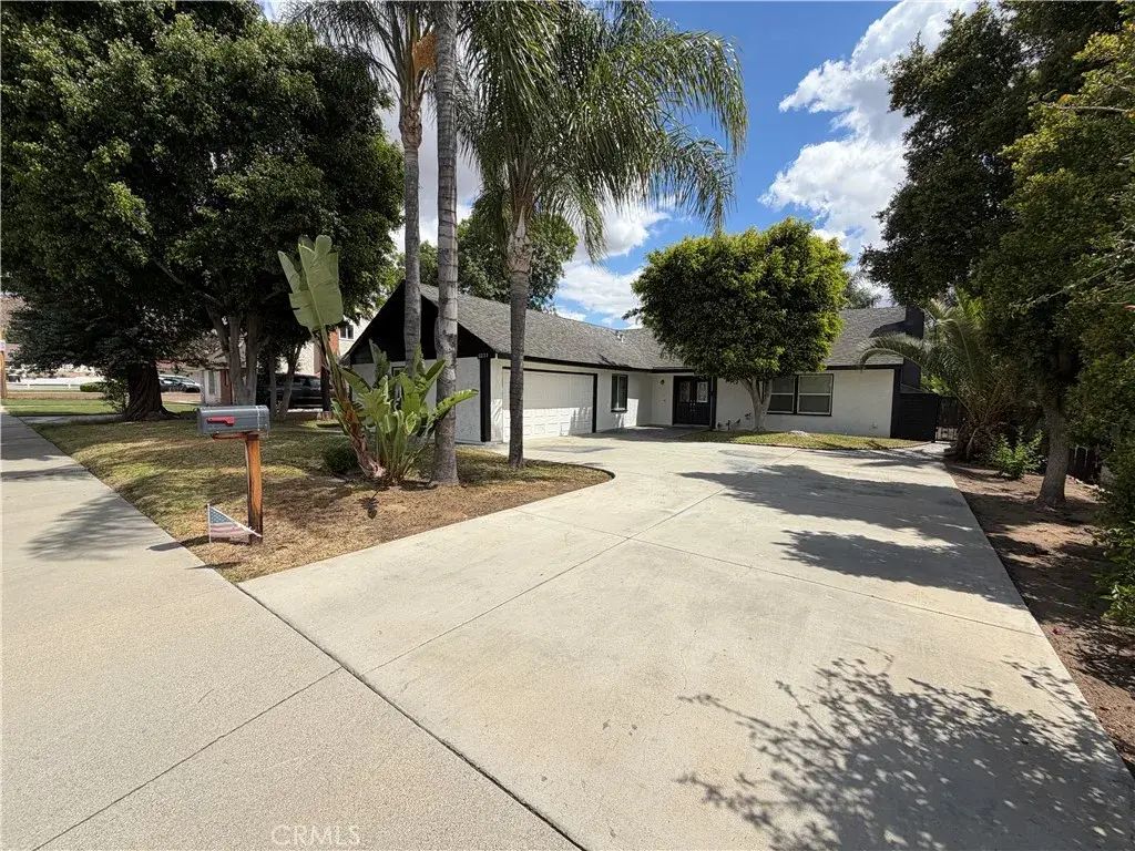 5221 Dresden Place, Riverside