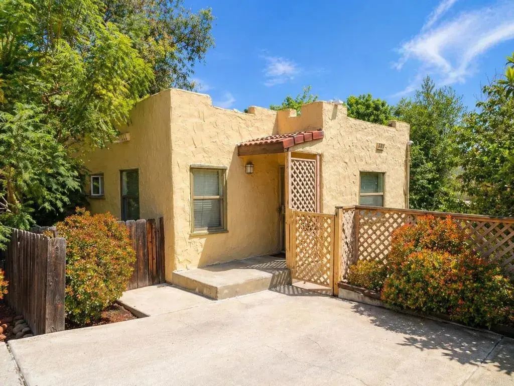 3211 Menlo, 