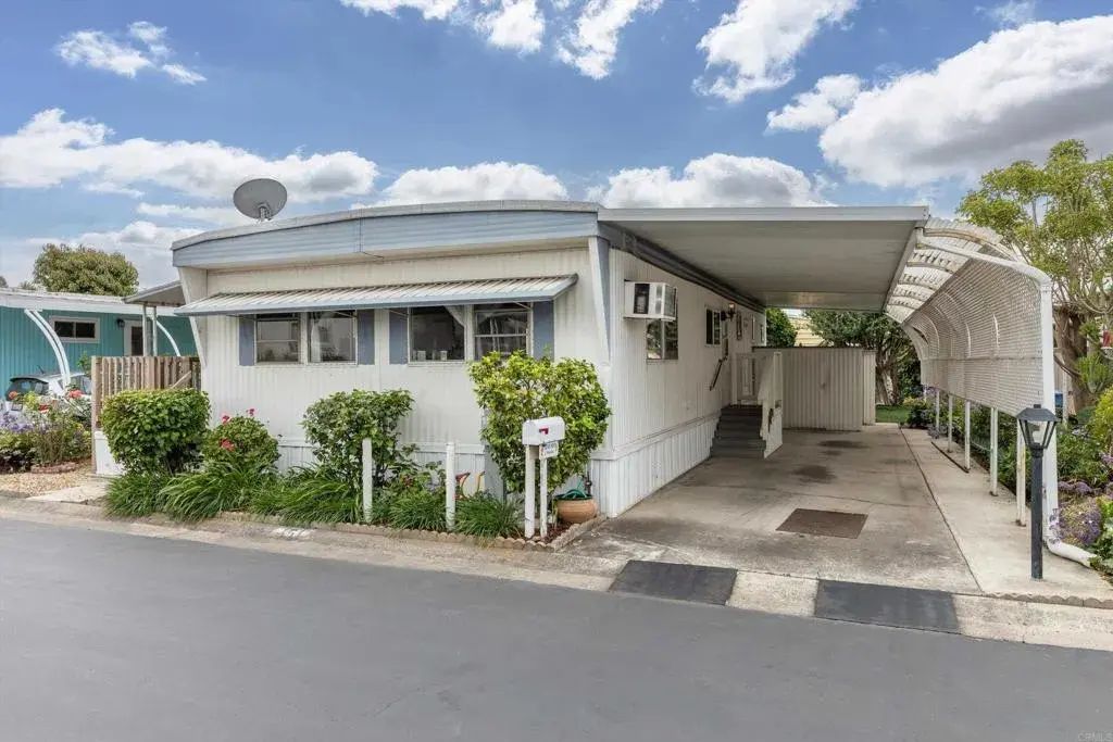 1010 E Bobier 151, Vista