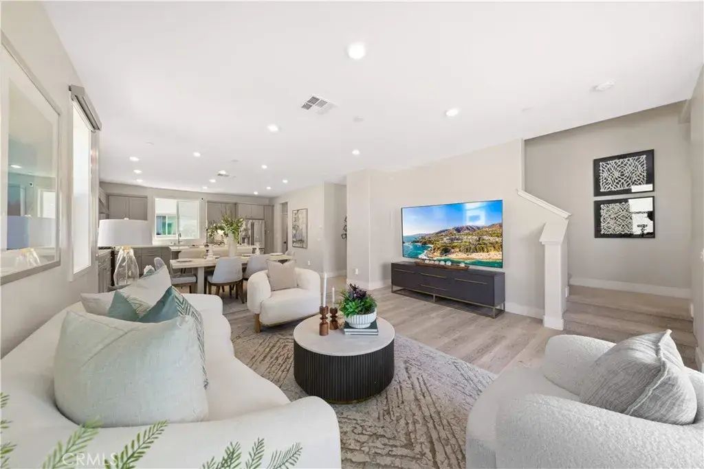411 Chorus, Irvine