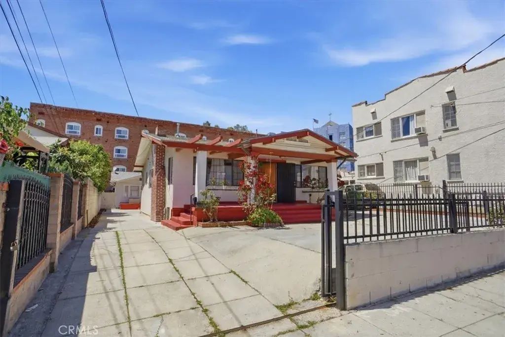 1257 N New Hampshire, Los Angeles