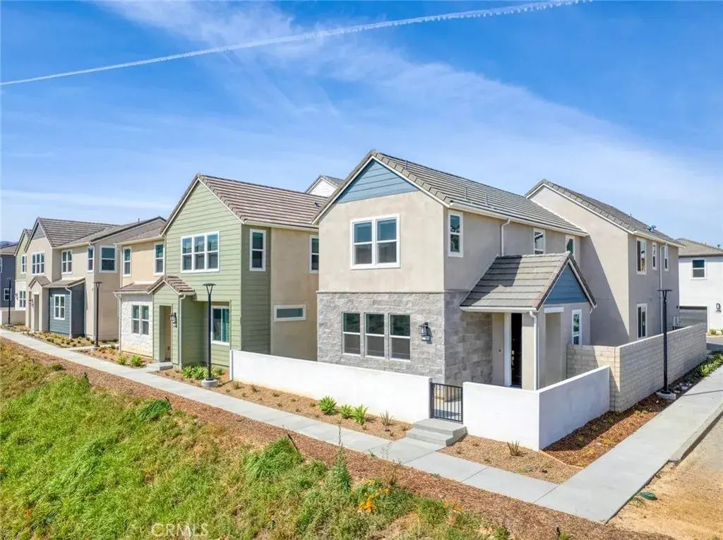27398 Fox Den Place, Valencia