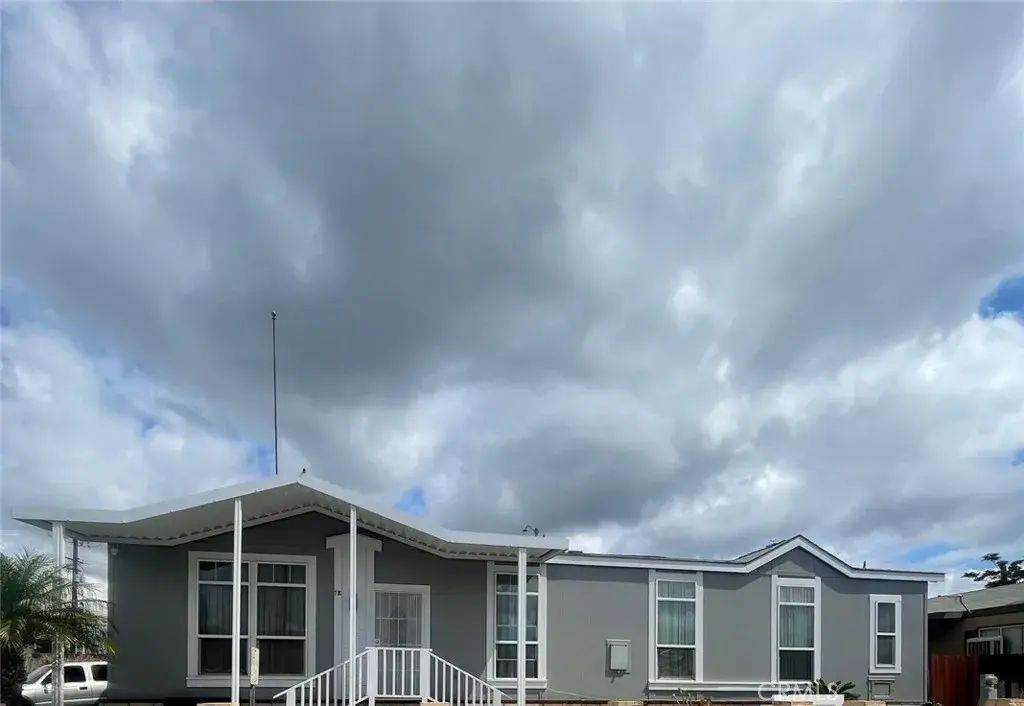 17333 Valley 71e, Fontana