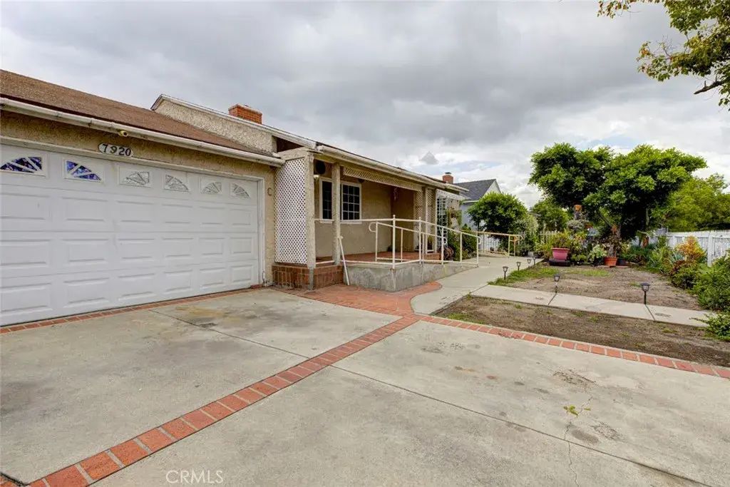 7920 Riverton Avenue, Sun Valley