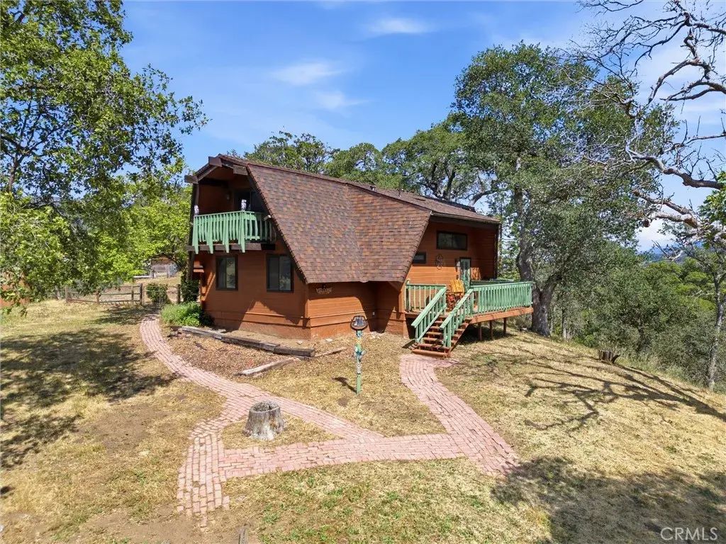 24300 Woodbine Court, Tehachapi