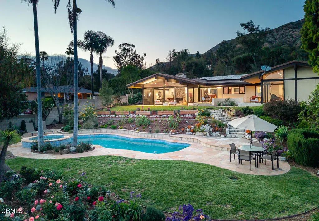 1724 E Loma Alta Drive, Altadena