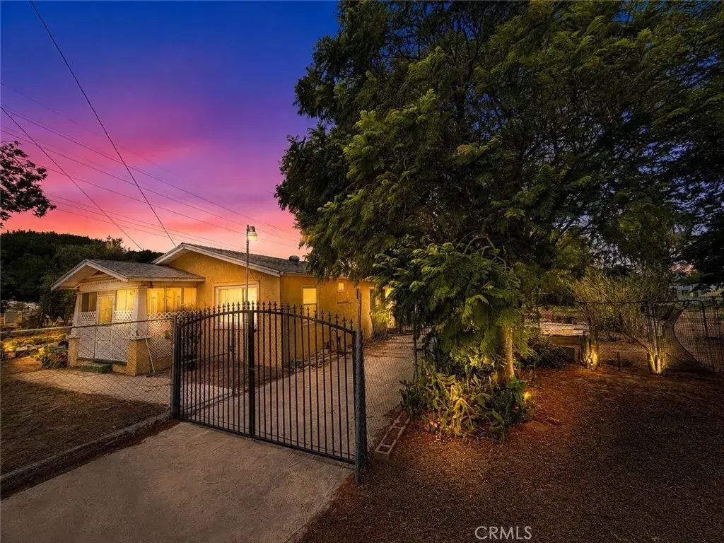 7682 Victoria Avenue, Highland