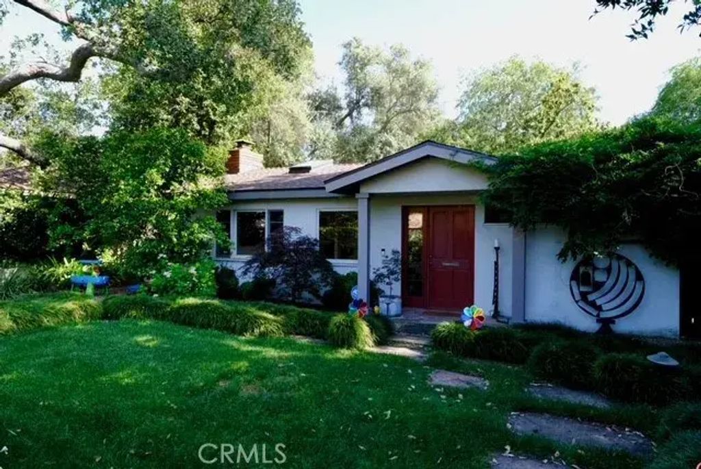 626 W 9th, Claremont