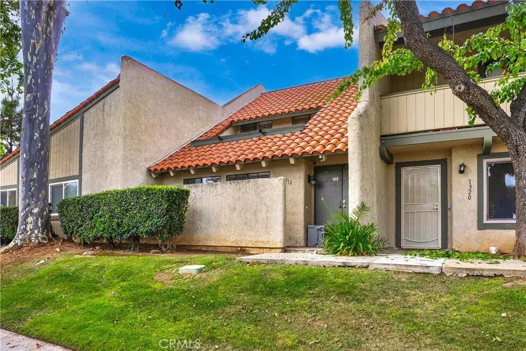 1312 Camelot, Corona