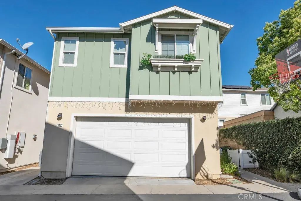 13423 W Saddle Rock Place, Sylmar