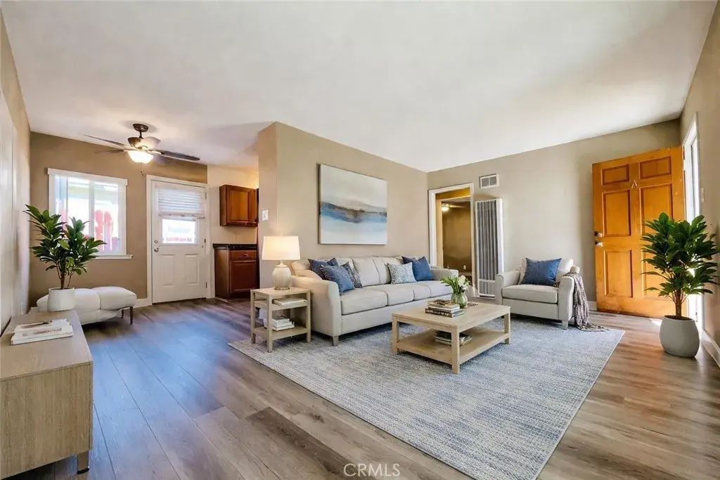 2536 Orange Avenue E, Costa Mesa