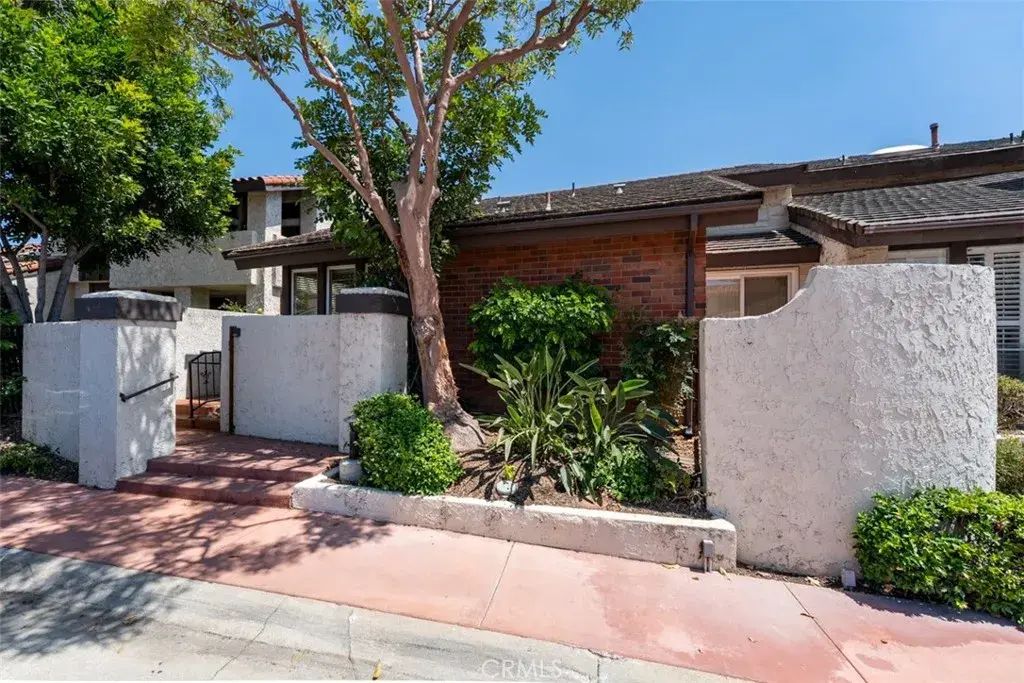 644 Avery, Long Beach