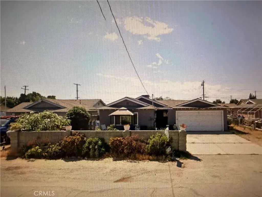11442 Norton, Chino