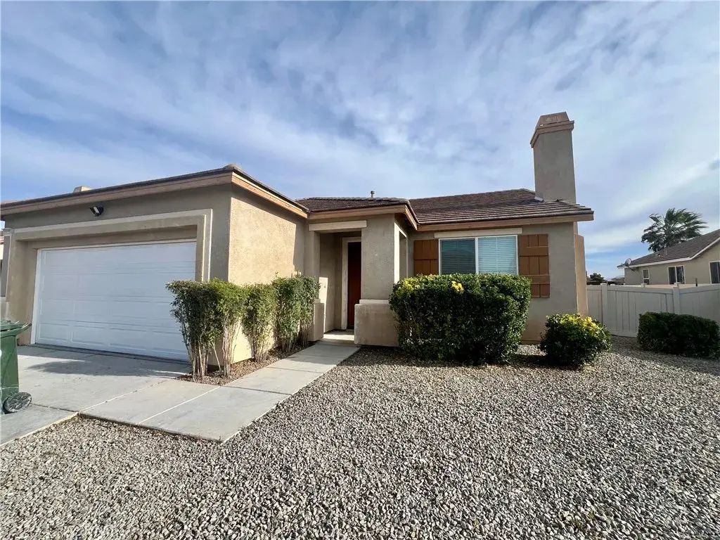 11739 Galewood, Adelanto