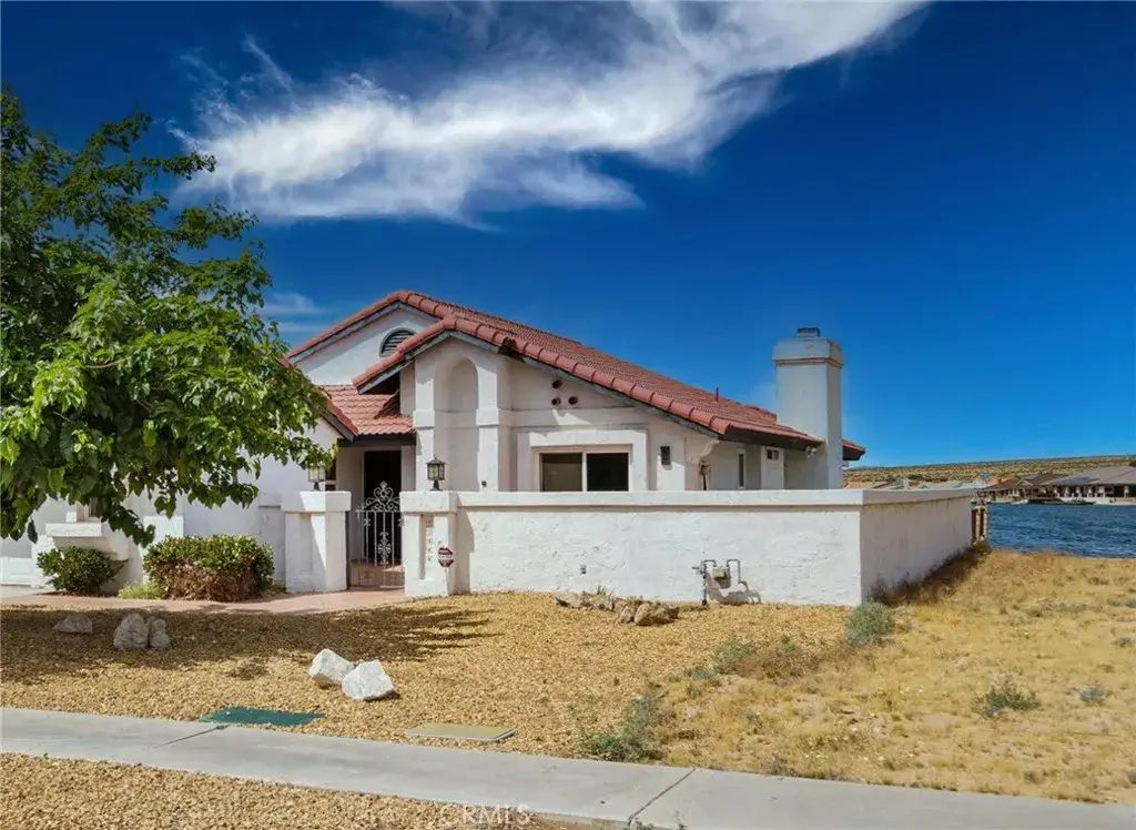 27444 Lakeview, Helendale