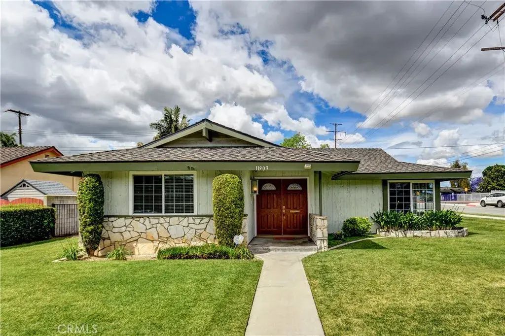 11903 La Serna Drive, La Mirada