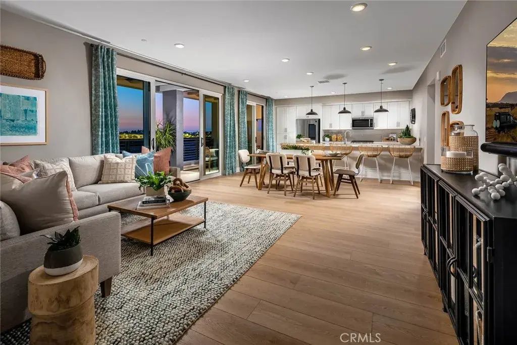 16175 Dawn 207, Tustin