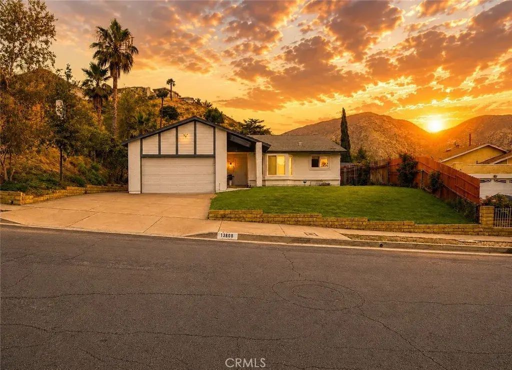 13808 Shablow Avenue, Sylmar