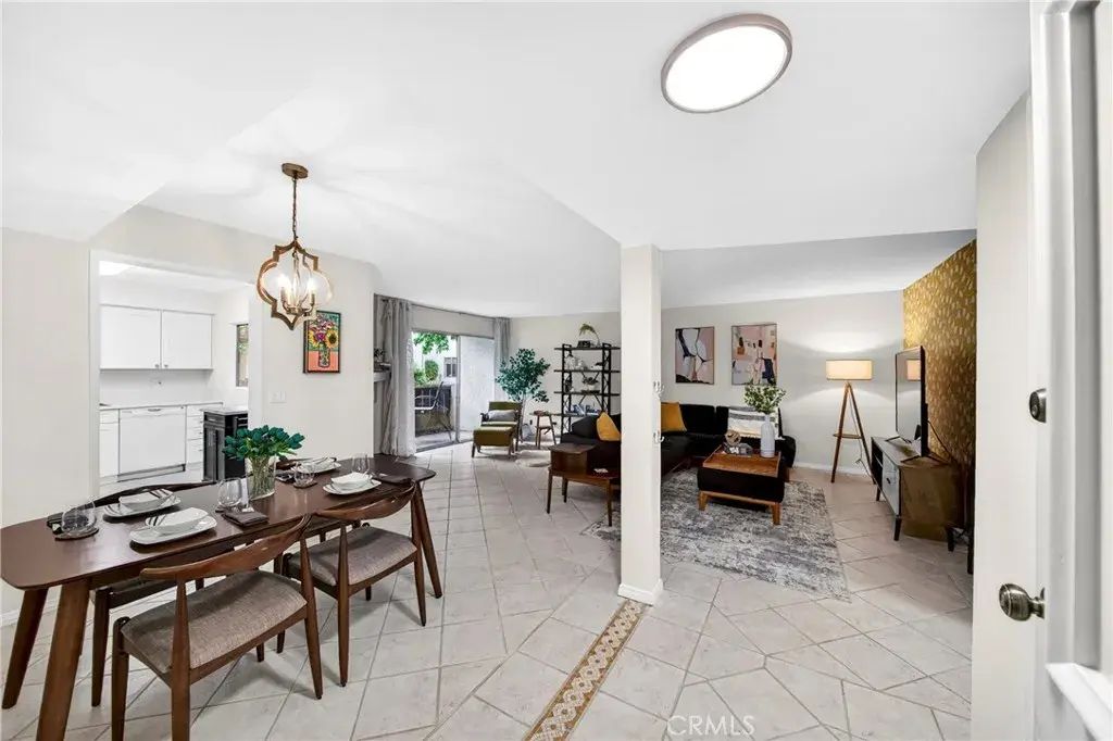 15020 Victory Boulevard 104, Van Nuys