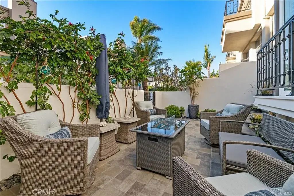 19295 Wingedfoot Circle, Huntington Beach