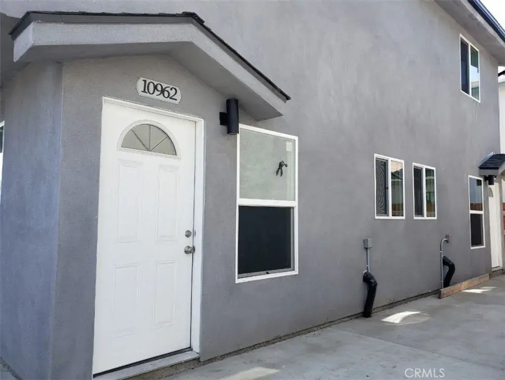 10962 Avalon, Los Angeles