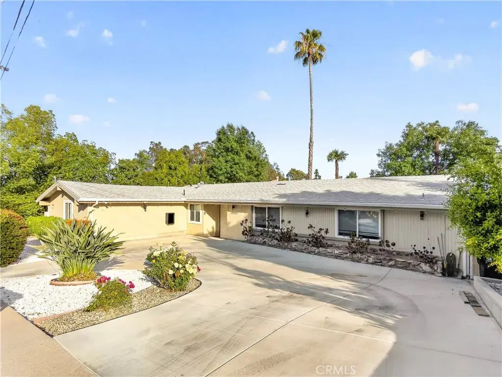 20520 Rhoda, Woodland Hills