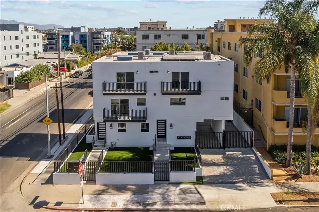 858 N Hudson Avenue, West Hollywood