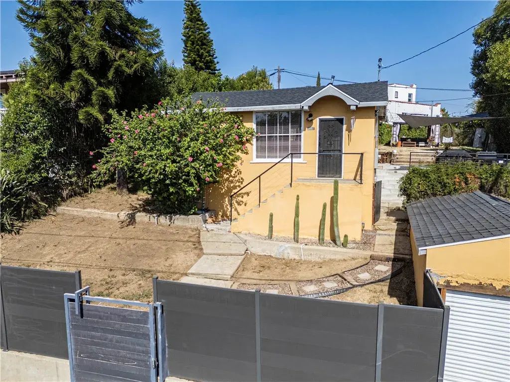 3887 Bostwick, Los Angeles