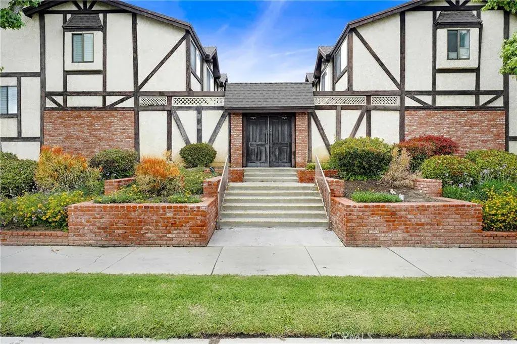 20737 Roscoe Boulevard 203, Winnetka