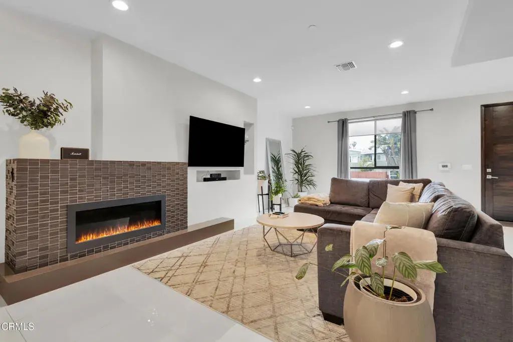 4485 Hazeltine Avenue 3, Los Angeles