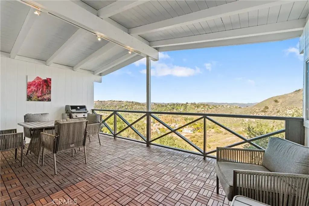 23777 Mulholland 62, Calabasas
