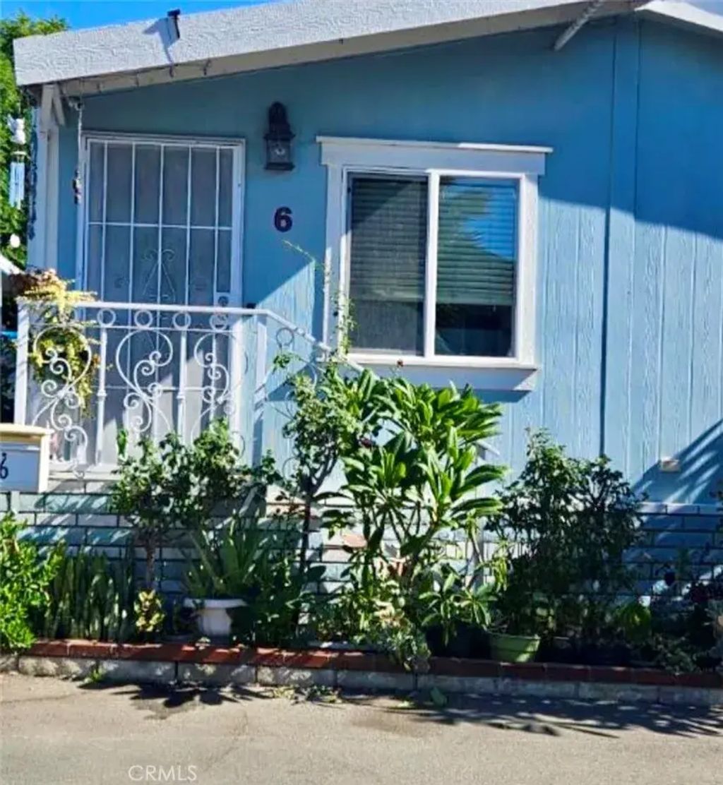 6545 Wilbur 6, Reseda