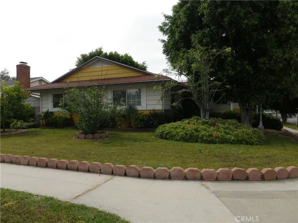 9916 Whitaker Avenue, North Hills