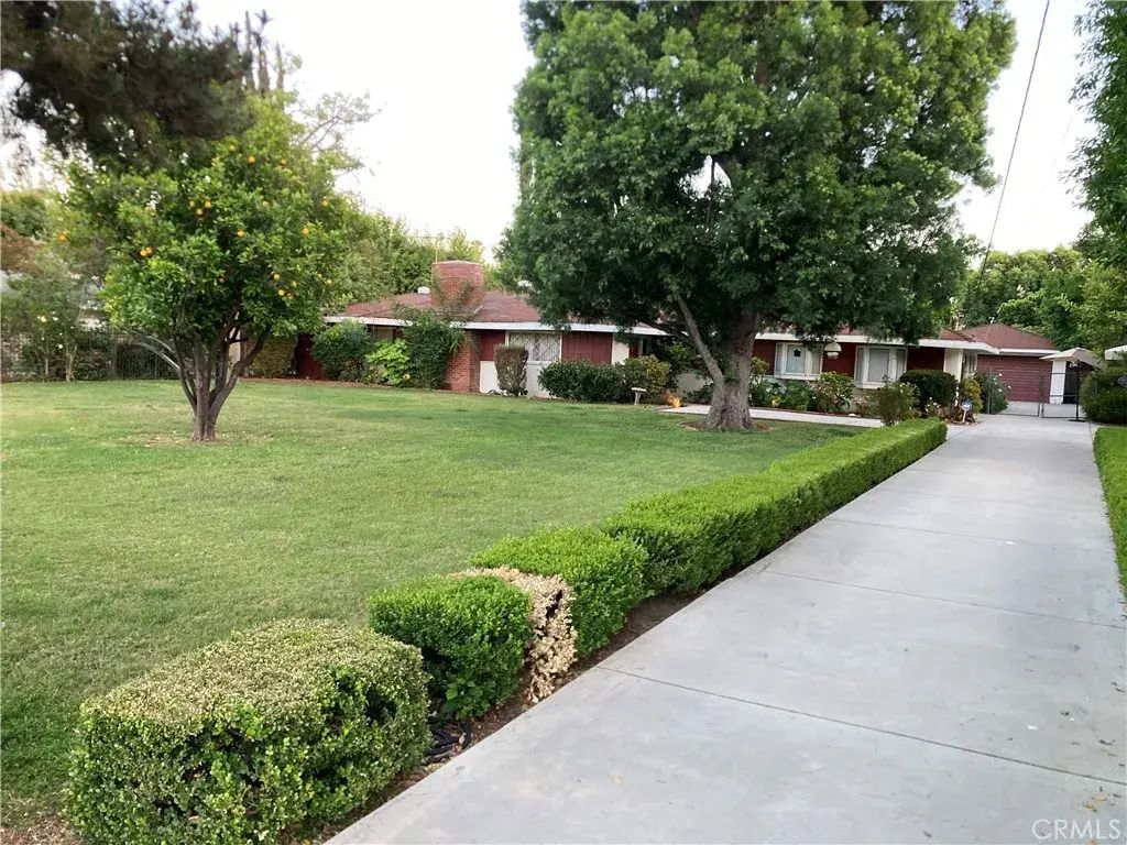 23540 Collins, Woodland Hills