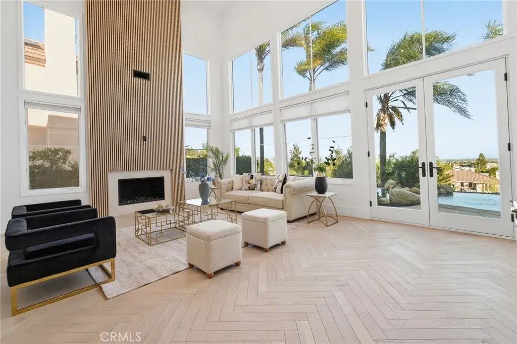 7612 Carmenita, West Hills