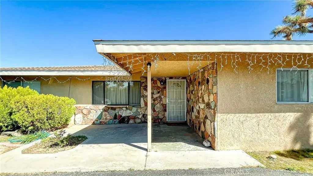 7411 Joshua Ln, Yucca Valley