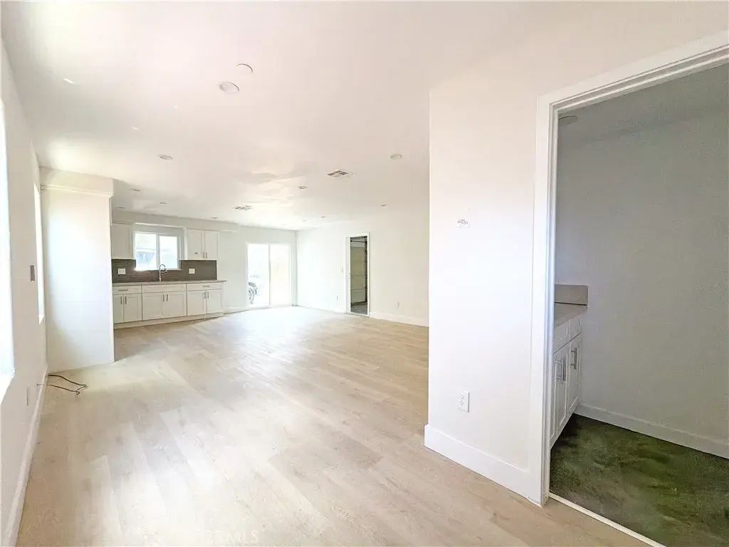 645 W 97th, Los Angeles
