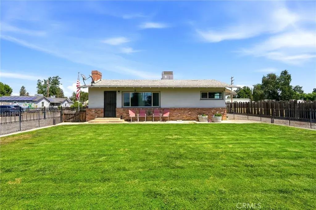 4007 W Myrtle Avenue, Visalia