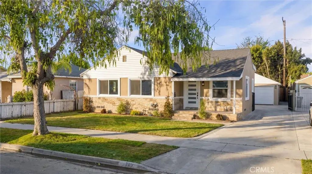 6049 Whitewood Avenue, Lakewood