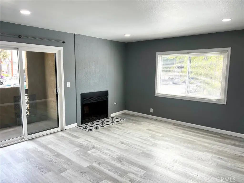 940 E 3rd 4, Long Beach