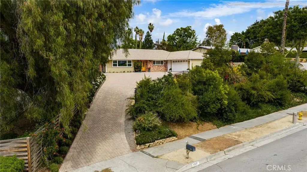 1317 S Center St, Redlands