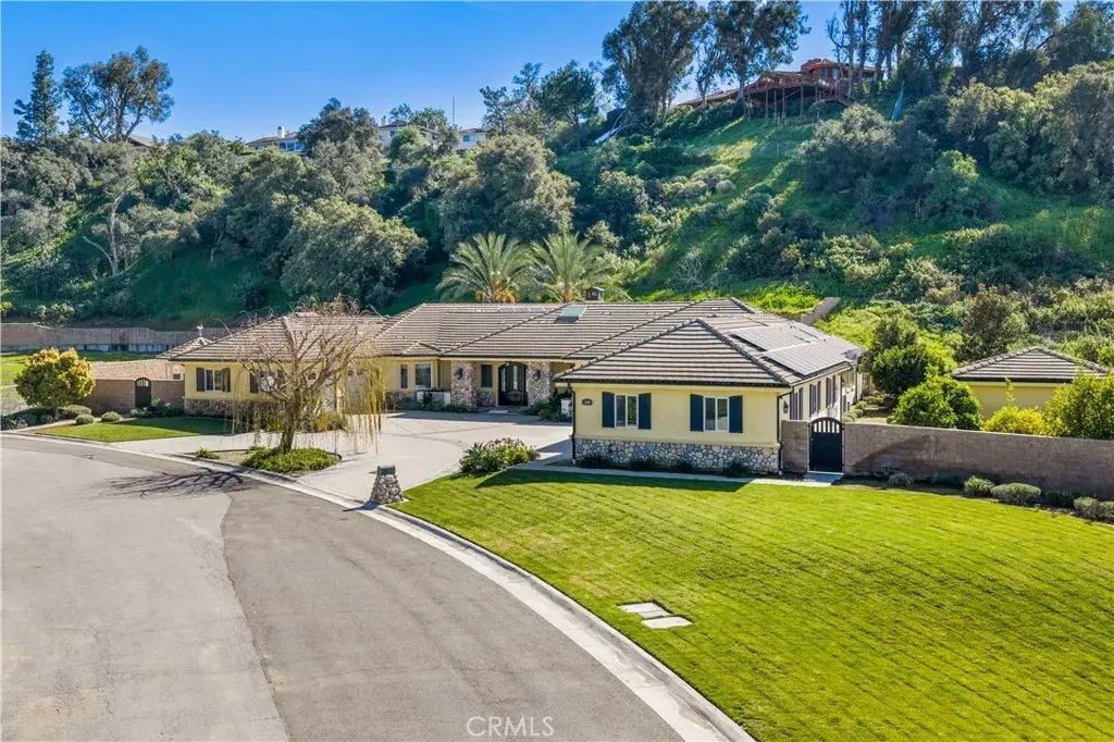 1450 N Nicky, Orange