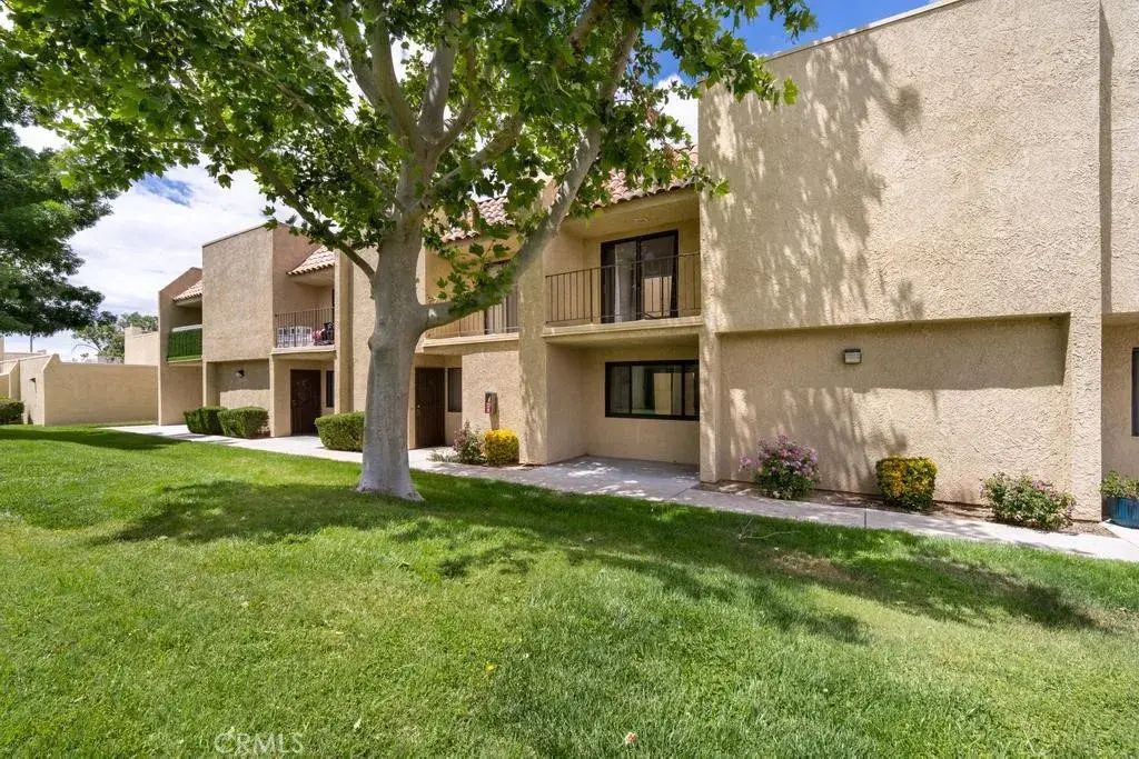 44200 Kingtree 16, Lancaster